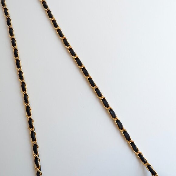 Authentic Preowned Vintage Chanel Black Lambskin Single Flap Bag GHW - Picture 9 of 16